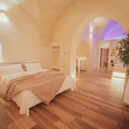 Romantic Suite With Private Jacuzzi Malely Suite-3